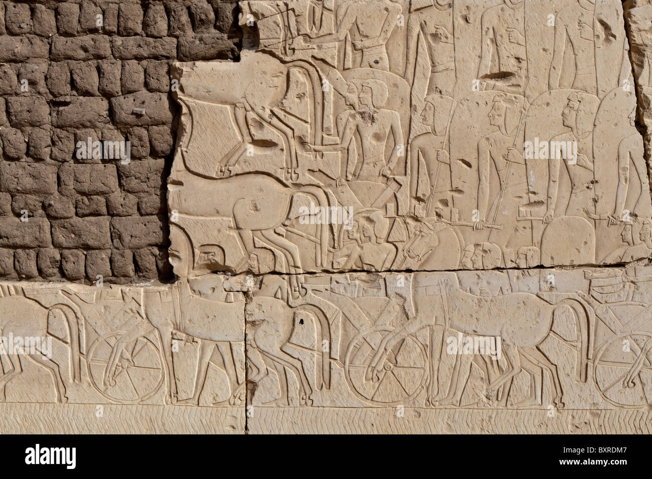 Reliefs de la bataille de Kadesh, sur les murs extérieurs du Temple de Ramsès II à Abydos, vallée du Nil Egypte Banque D'Images