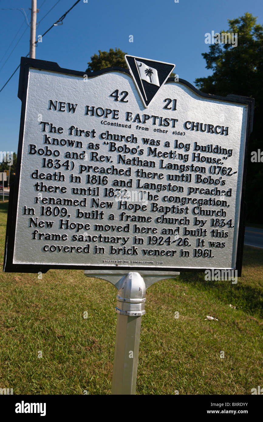 NEW HOPE BAPTIST CHURCH (Suite de l'autre côté) La première église est un bâtiment historique connu comme "Bobo's Meeting House." Banque D'Images