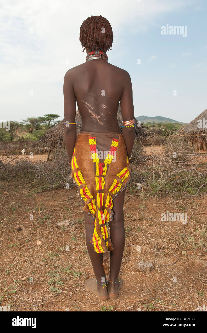 Jeune femme Hamar, vallée de la rivière Omo, dans le sud de l'Éthiopie Afrique Banque D'Images