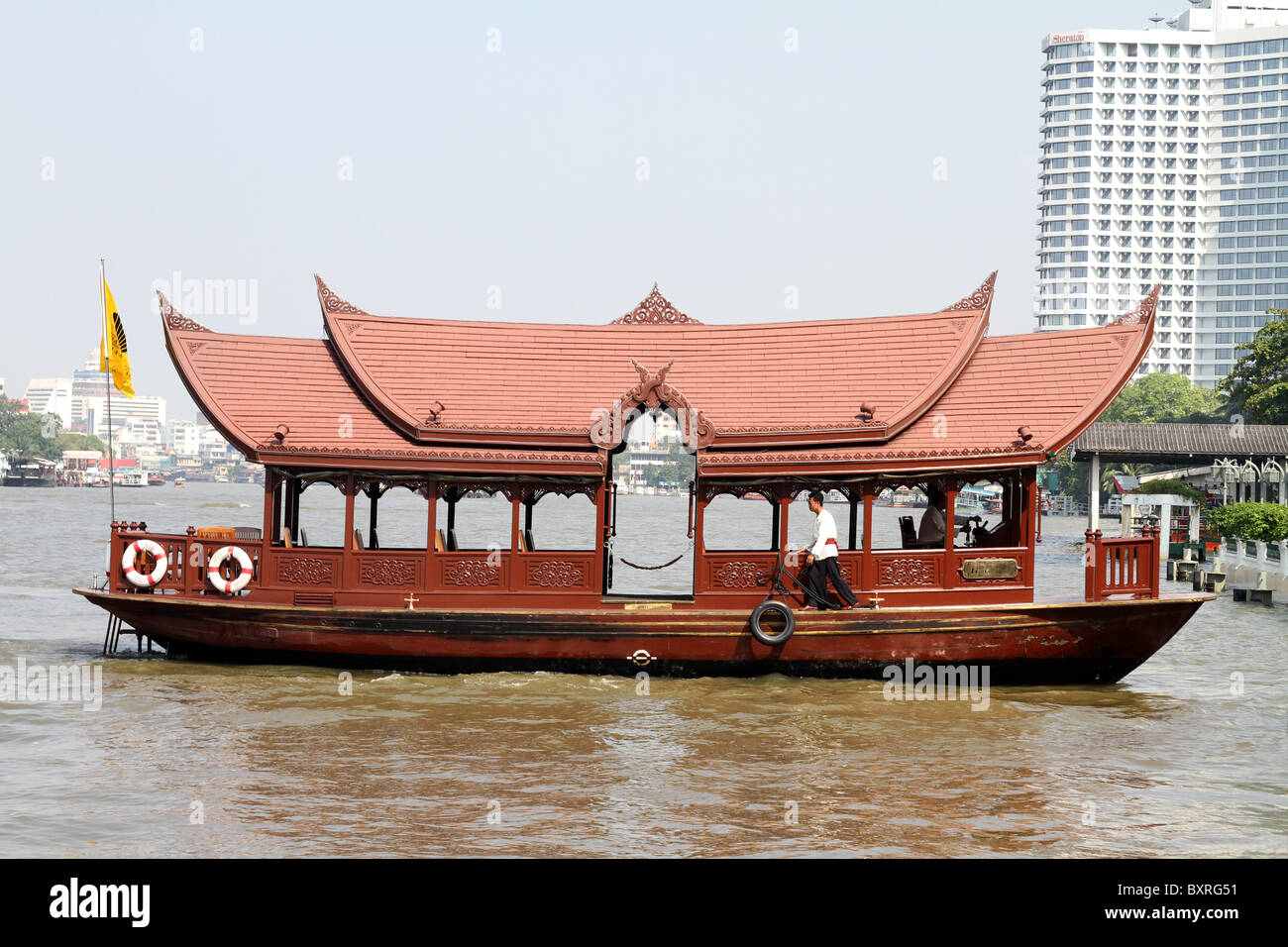 Un bateau traditionnel sur la rivière Chao Phraya à Bangkok, Thaïlande Banque D'Images