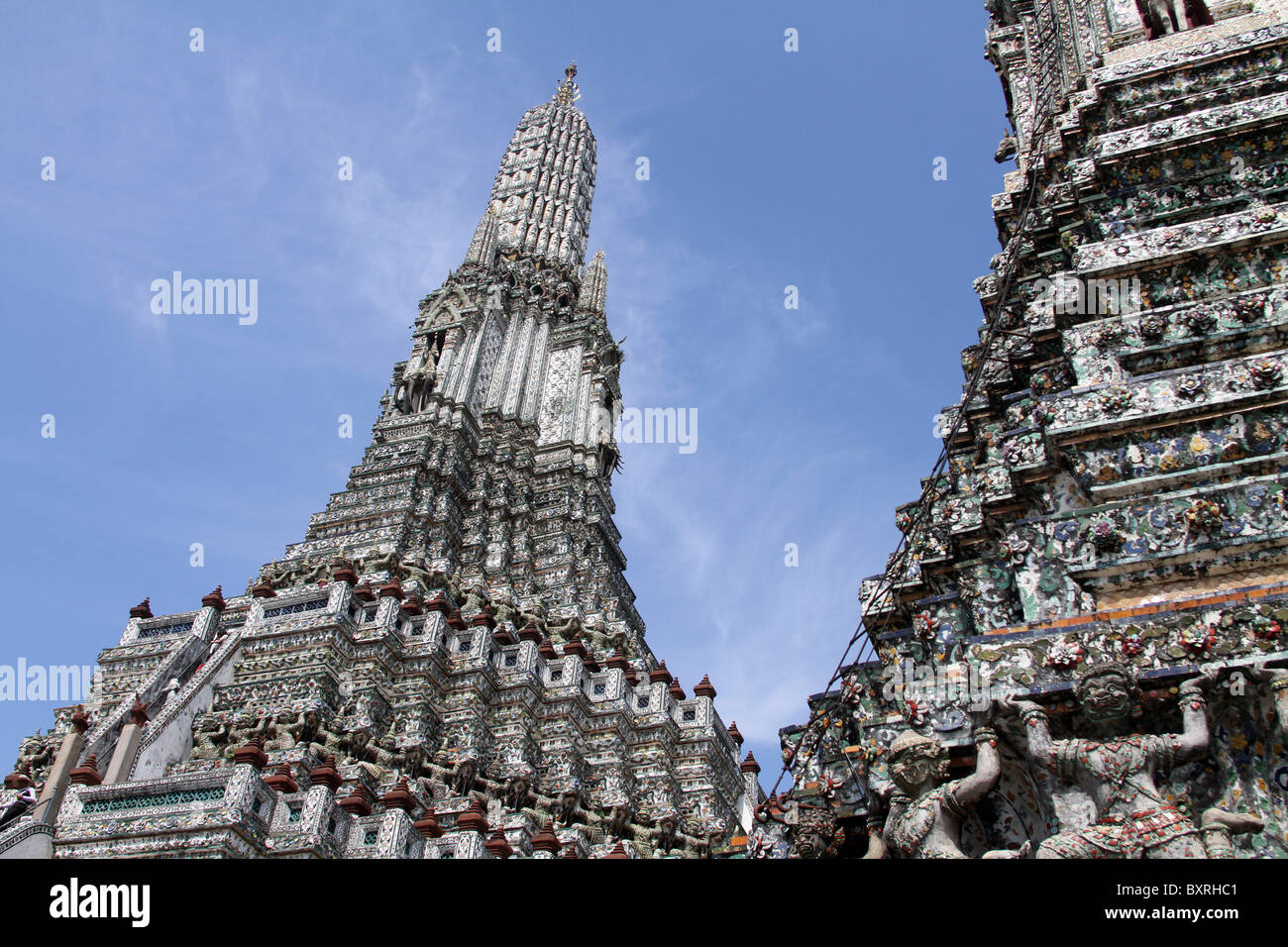 La porcelaine chinoise prang au Wat Arun, Temple de l'aube à Bangkok, Thaïlande Banque D'Images