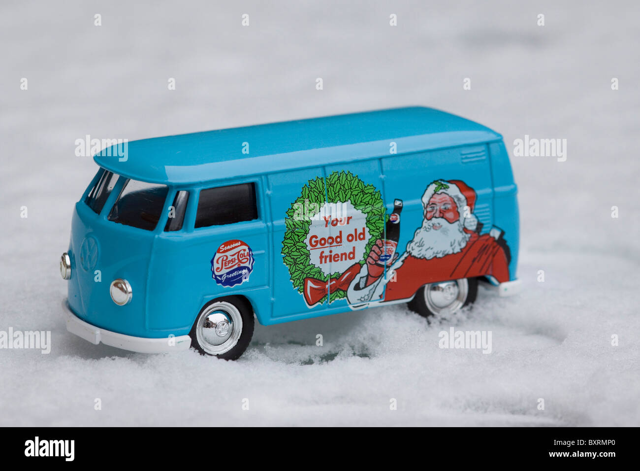 Collection de modèles de jouets de Volkswagen partage de l'écran de bord cars sur la neige Banque D'Images
