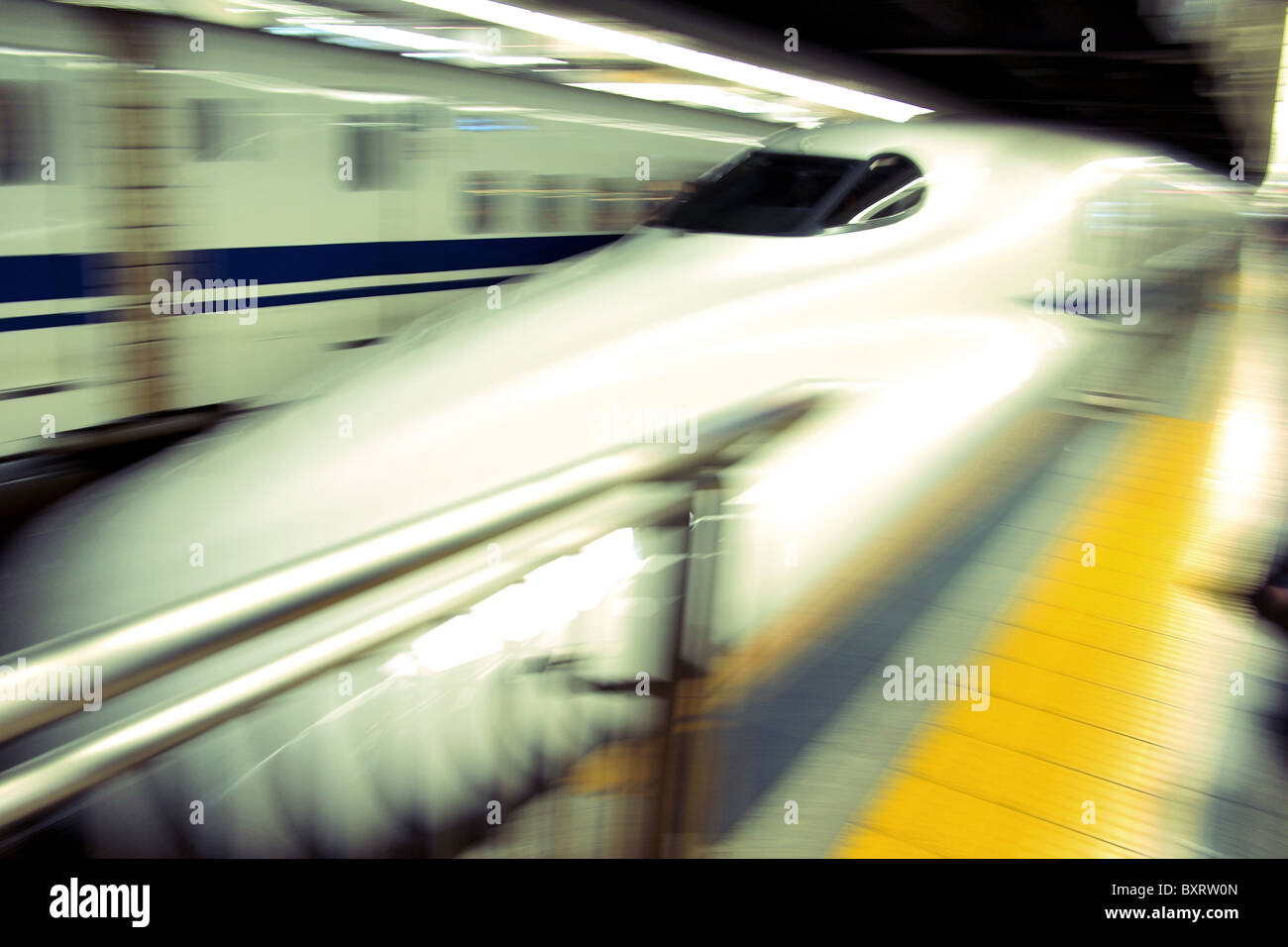 Bullet train Shinkensen à Tokyo au Japon Banque D'Images