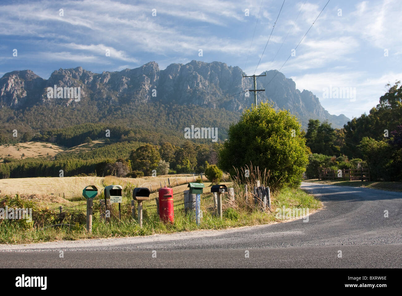 L'Australie, la Tasmanie, le Centre de l'Amérique, le Mont Roland, vue de boîtes aux lettres le long de la route Banque D'Images