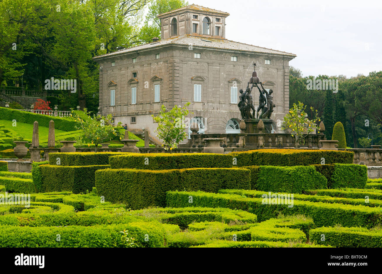 Villa Gambara et Quadrato fontaine sur le jardin italien, la Villa Lante, Viterbo, Latium, Italie Banque D'Images