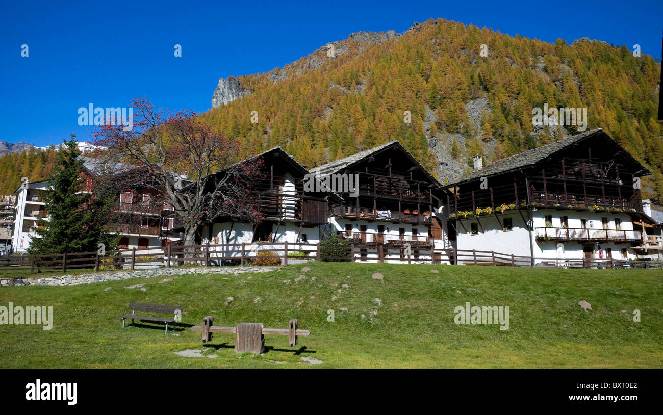 Maisons Walser, Gressoney-La-Trinité, la Vallée de Gressoney, Val d'aoste, Italie, Europe Banque D'Images