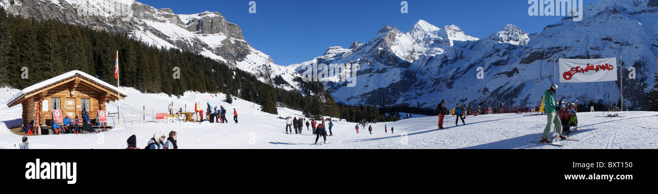 Panorama : l'Oeschinensee avec Blüemlisalphorn, Kandersteg, Alpes Bernoises, , Suisse Banque D'Images
