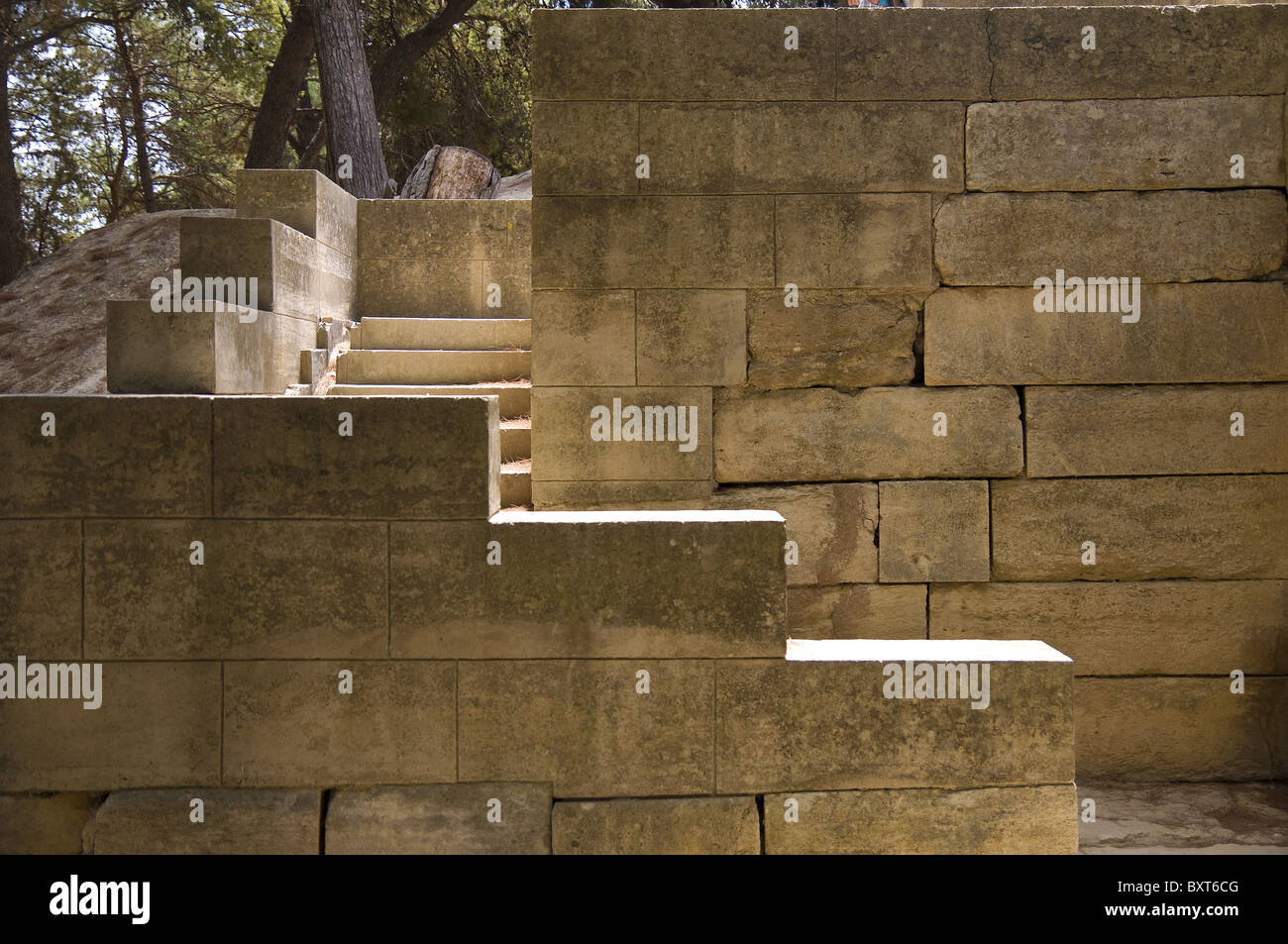 Les murs anciens et les étapes de Knossos Palace Banque D'Images