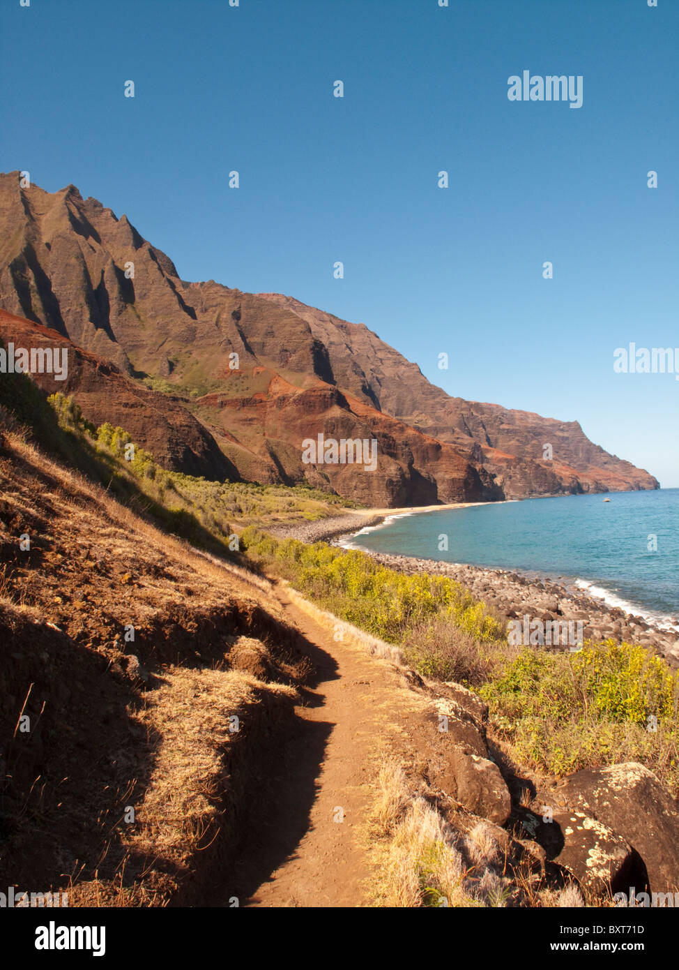 Vue panoramique de Kalalau trail et plage, côte de Na Pali, Kauai Banque D'Images
