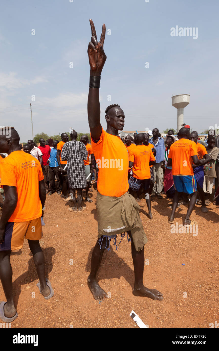 Danseurs tribaux prendre part le dernier événement de l'indépendance de Juba d'encourager les gens à s'inscrire pour le 9 janvier 2011 référendum. Banque D'Images