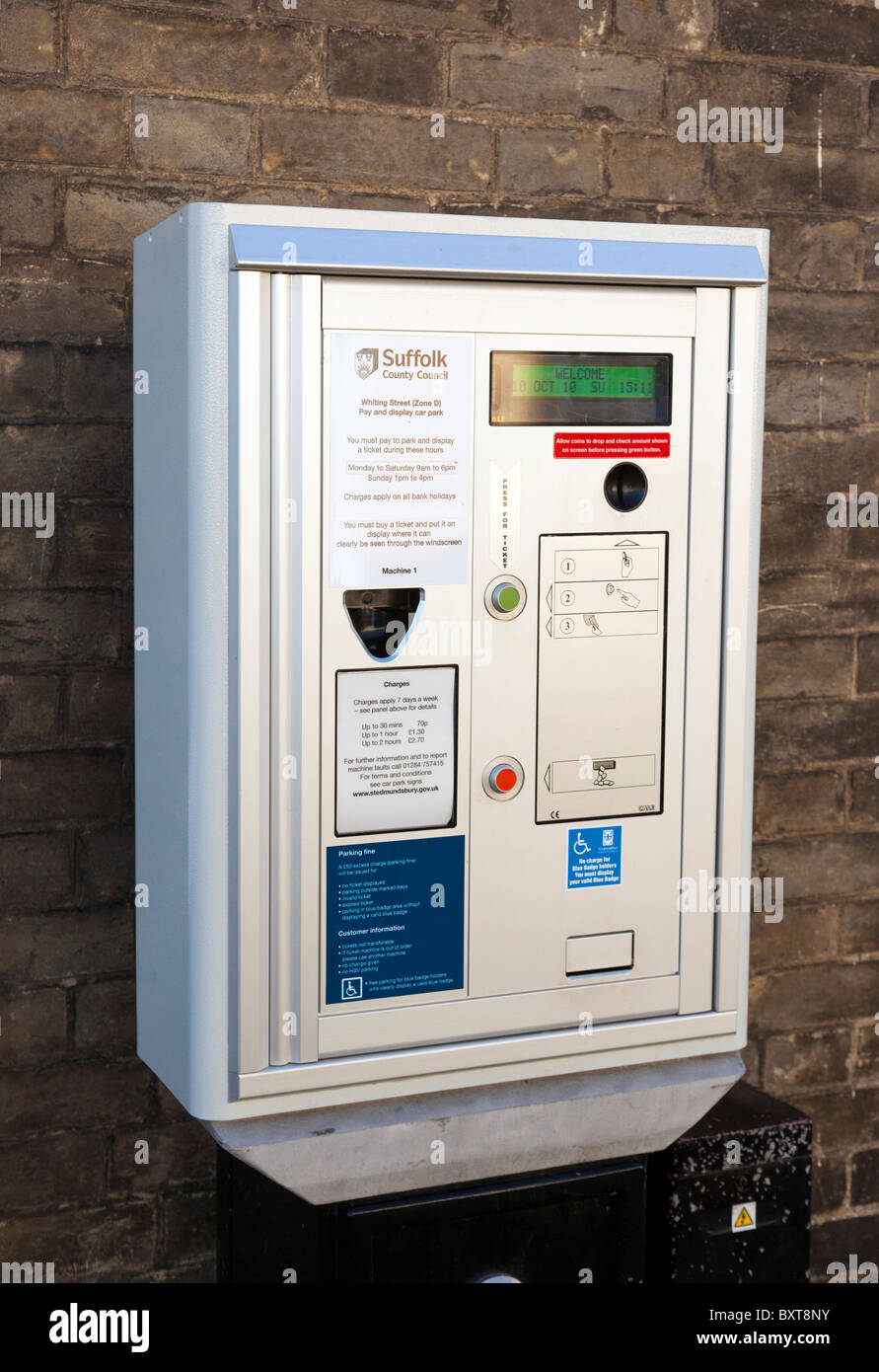 Parking Ticket Machine pour payer et afficher le coût Banque D'Images