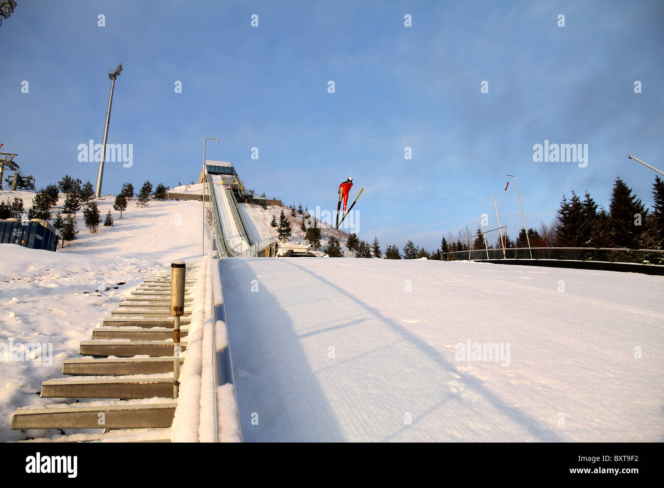 Le saut à ski, combiné nordique et saut à ski spécial en formation Midtstubakken, saut, Oslo, Norvège, 2010 Banque D'Images Le saut à ski, combiné nordique et saut à ski spécial en formation Midtstubakken, saut, Oslo, Norvège, 2010 Banque D'Images