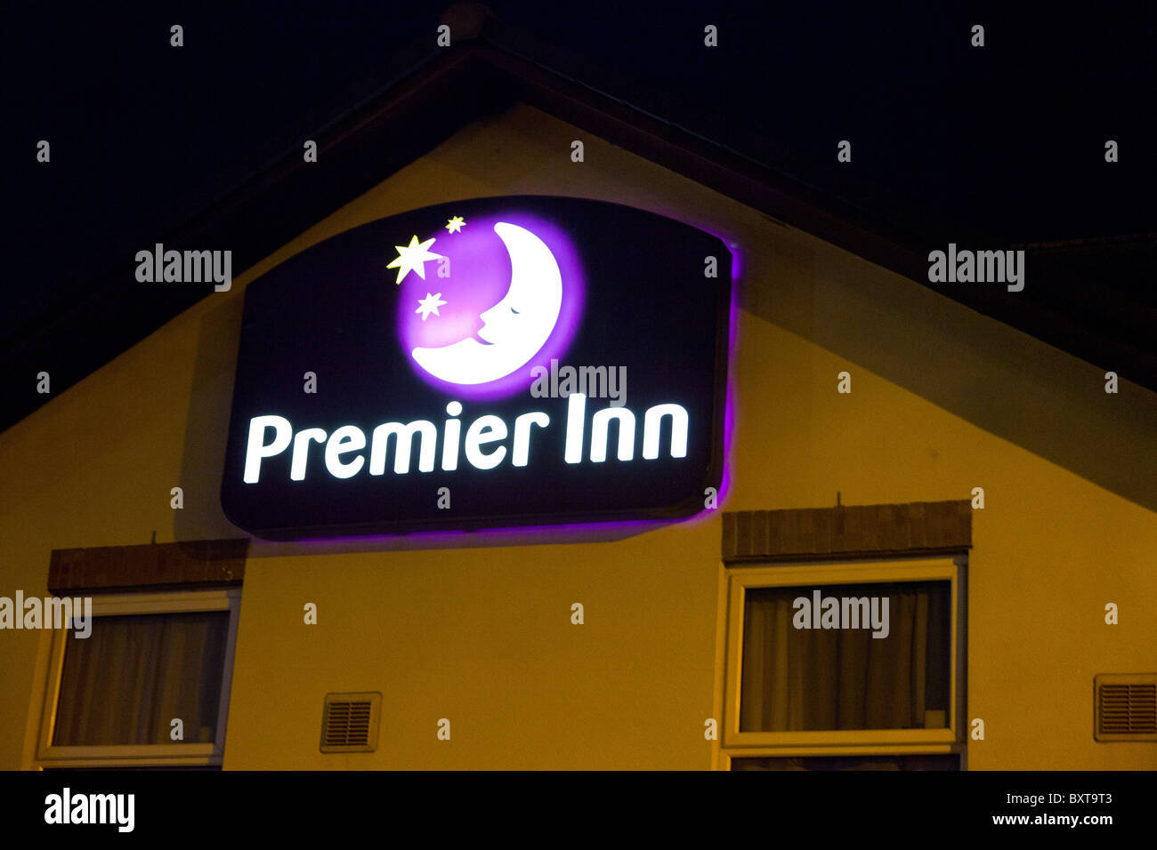 Hôtel Premier Inn sign in Norwich, Royaume-Uni Banque D'Images