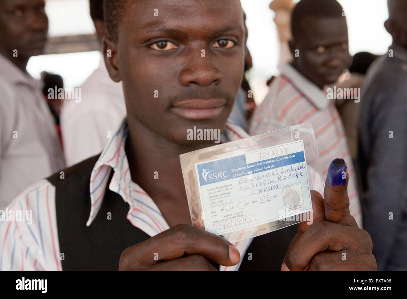 Le sud soudanais de retour s'inscrire au vote dans le 9e janvier 2011 le référendum à la John Garang site commémoratif à Juba. Banque D'Images