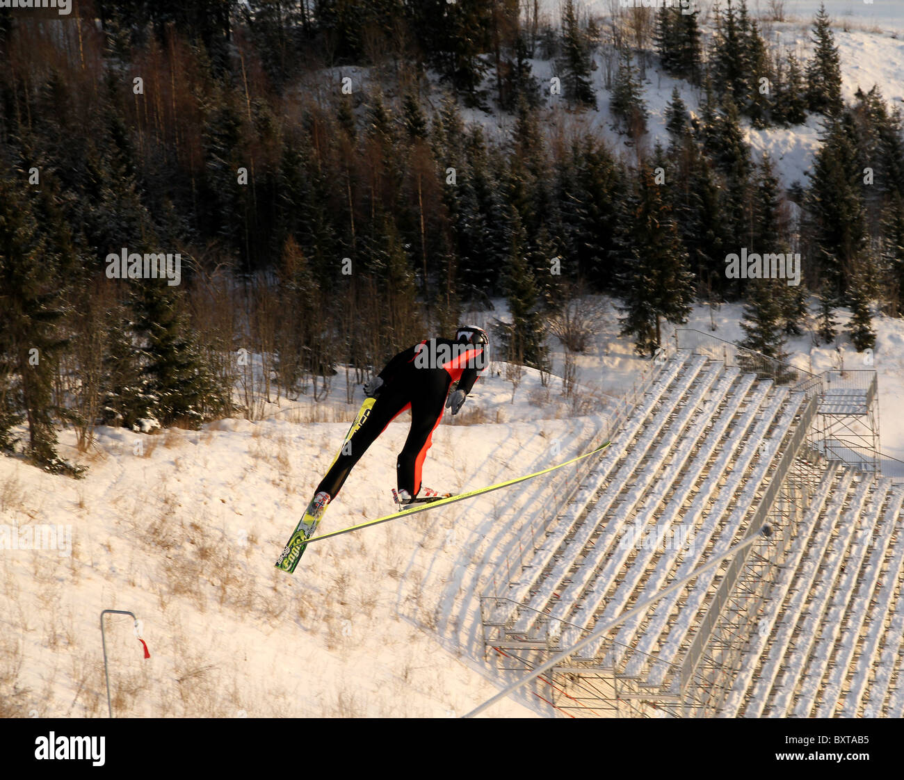 Le saut à ski, combiné nordique et saut à ski spécial en formation Midtstubakken, saut, Oslo, Norvège, 2010 Banque D'Images Le saut à ski, combiné nordique et saut à ski spécial en formation Midtstubakken, saut, Oslo, Norvège, 2010 Banque D'Images