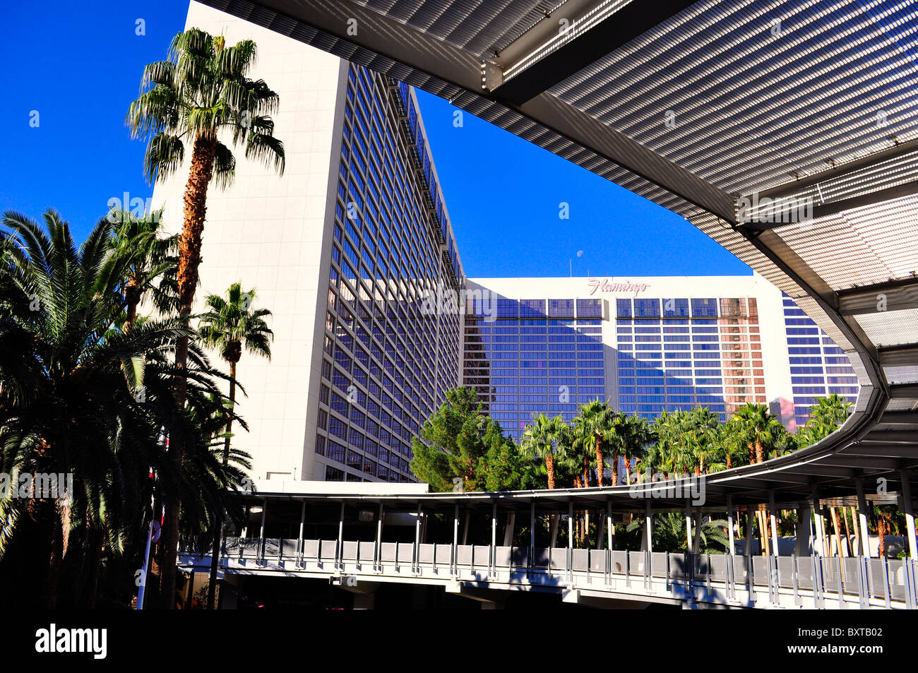 L'hôtel Flamingo de Las Vegas avec la connexion marche à la station de monorail Banque D'Images