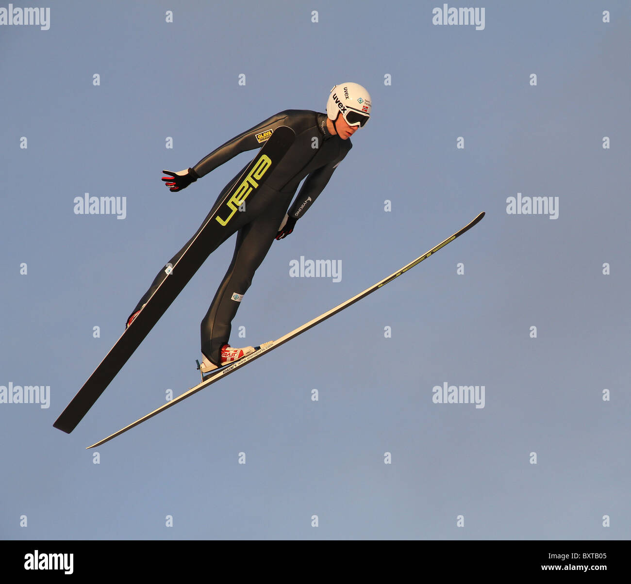 Le saut à ski, combiné nordique et saut à ski spécial en formation Midtstubakken, saut, Oslo, Norvège, 2010 Banque D'Images Le saut à ski, combiné nordique et saut à ski spécial en formation Midtstubakken, saut, Oslo, Norvège, 2010 Banque D'Images