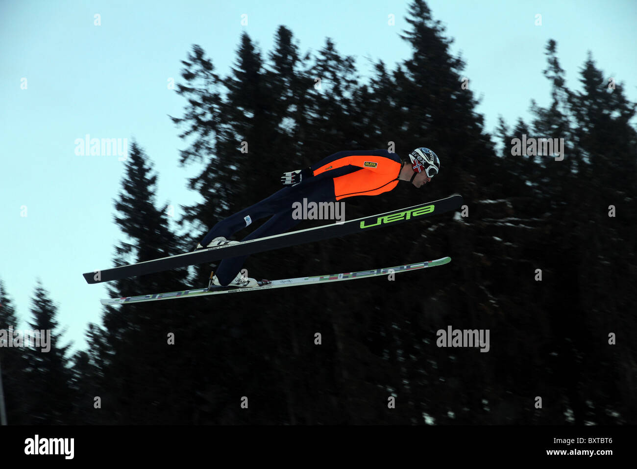 Le saut à ski, combiné nordique et saut à ski spécial en formation Midtstubakken, saut, Oslo, Norvège, 2010 Banque D'Images Le saut à ski, combiné nordique et saut à ski spécial en formation Midtstubakken, saut, Oslo, Norvège, 2010 Banque D'Images