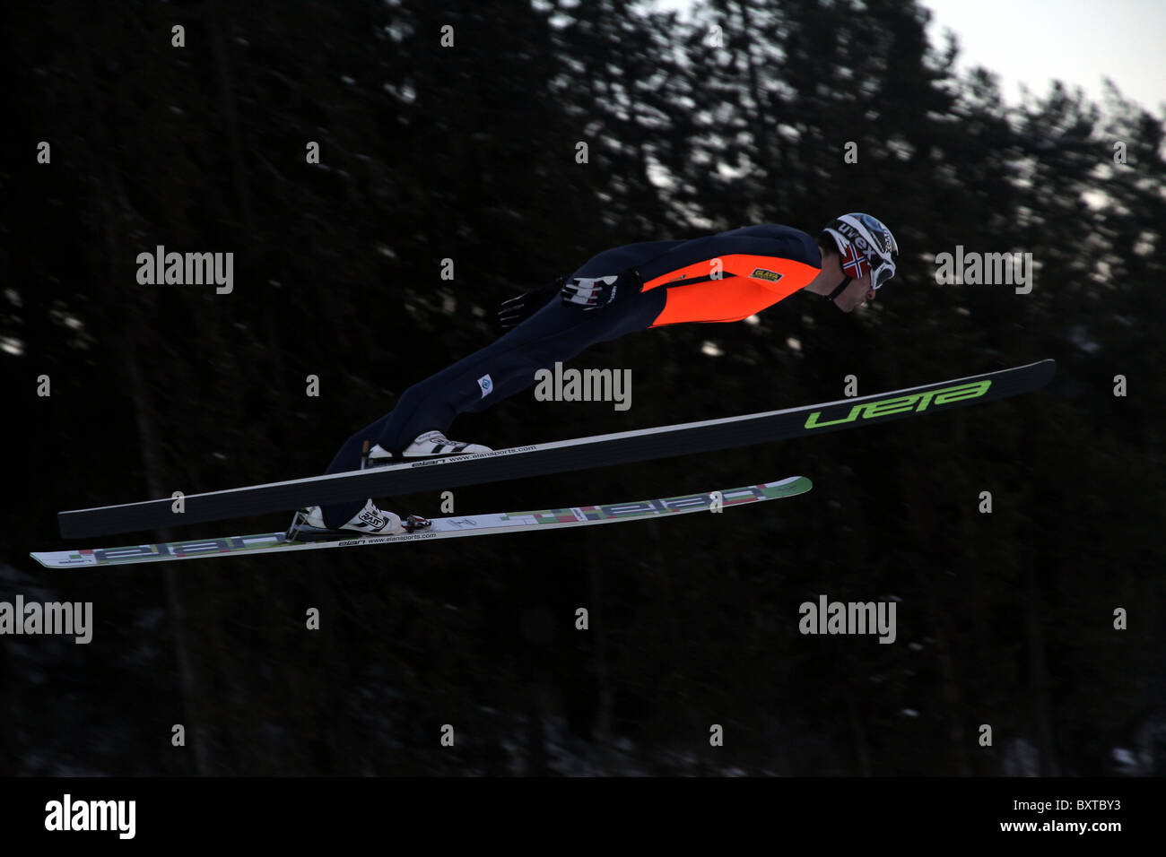 Le saut à ski, combiné nordique et saut à ski spécial en formation Midtstubakken, saut, Oslo, Norvège, 2010 Banque D'Images Le saut à ski, combiné nordique et saut à ski spécial en formation Midtstubakken, saut, Oslo, Norvège, 2010 Banque D'Images