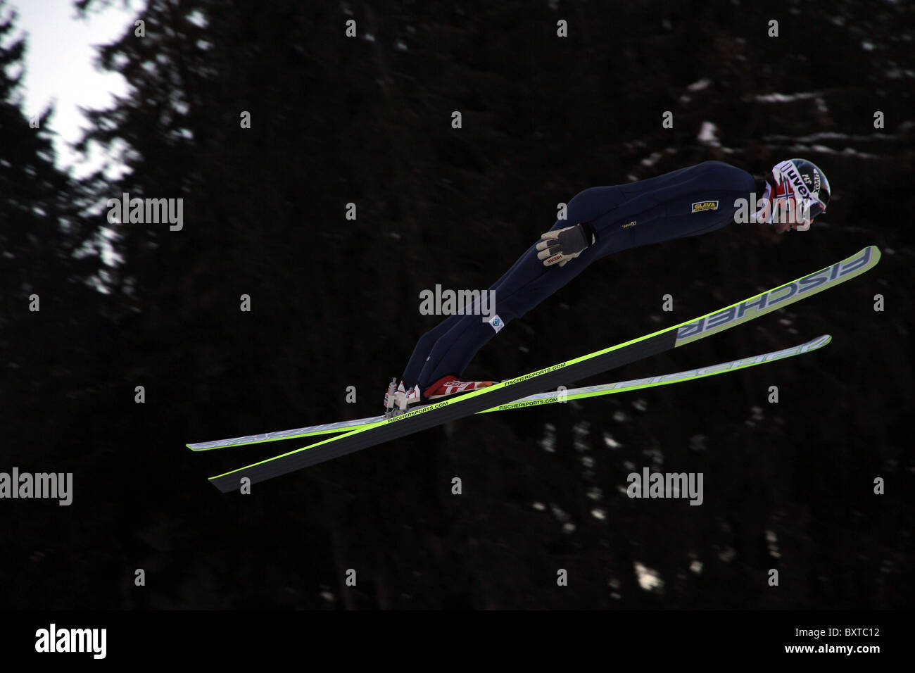 Le saut à ski, combiné nordique et saut à ski spécial en formation Midtstubakken, saut, Oslo, Norvège, 2010 Banque D'Images Le saut à ski, combiné nordique et saut à ski spécial en formation Midtstubakken, saut, Oslo, Norvège, 2010 Banque D'Images