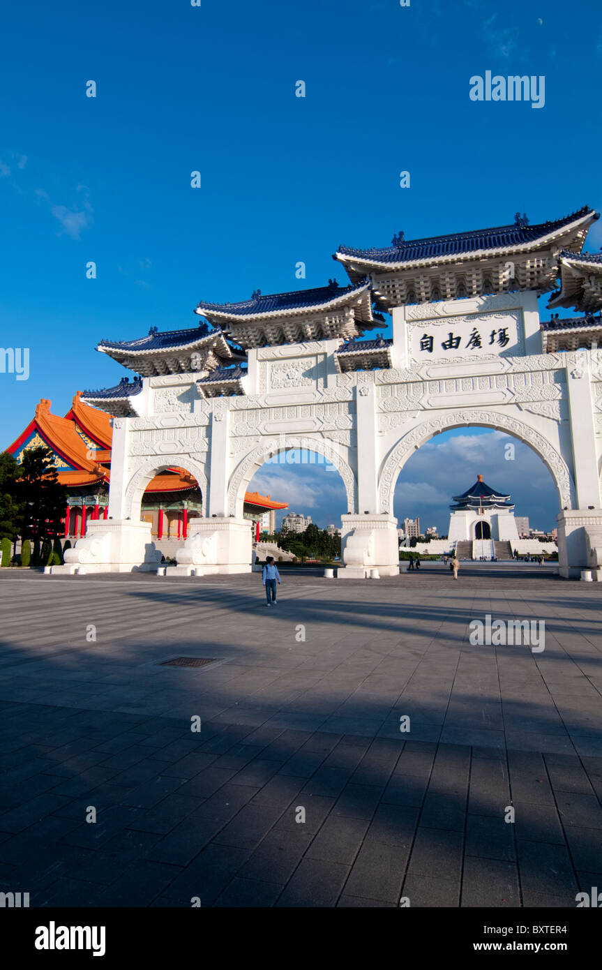En Asie, Taiwan, Taipei, Chiang Kai Shek Memorial Hall Arch Daylight Banque D'Images