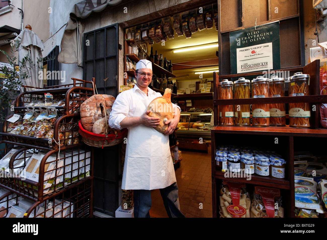 Man holding jambon, charcuterie, Torri del Benaco, Lac de Garde