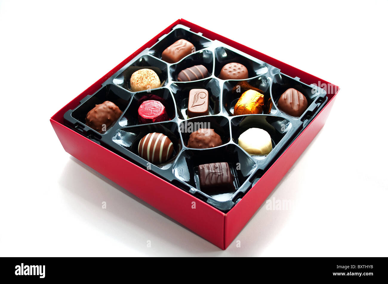 Une boîte de chocolats Thorntons sur fond blanc Banque D'Images