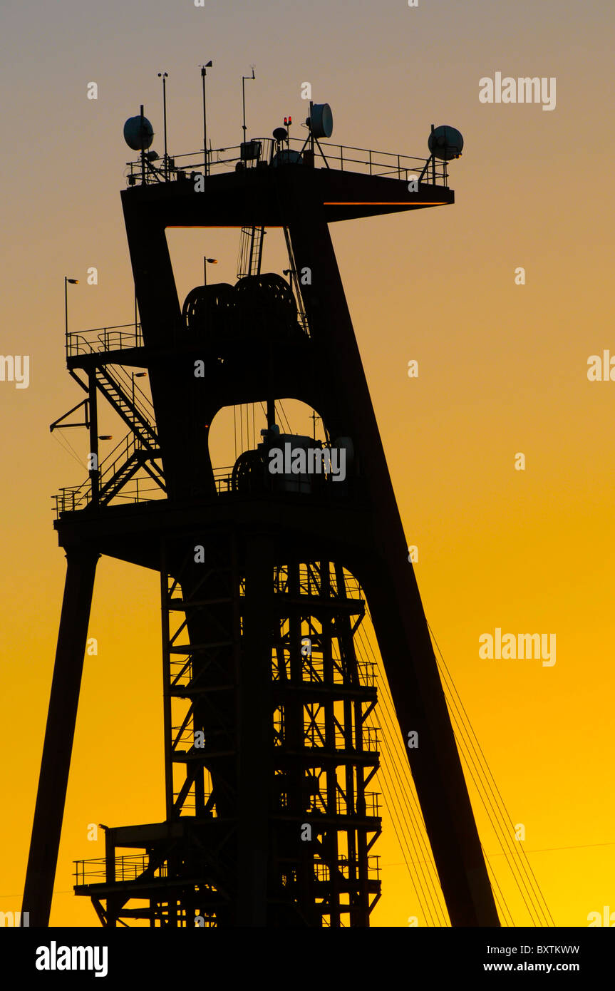 Une mine chevalement au coucher du soleil à Kalgoorlie Wa Australie Banque D'Images