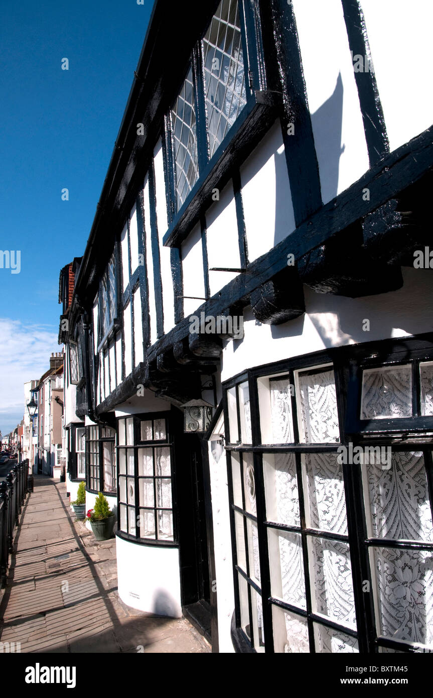 Maisons dans la rue principale de la vieille ville de Hastings Sussex Banque D'Images