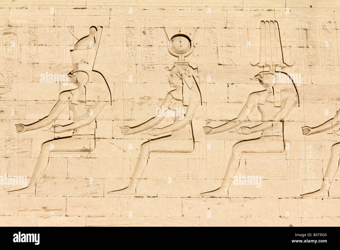 Temple d'Edfou, Egypte - sculpture géante sur la façade avant 8 Banque D'Images