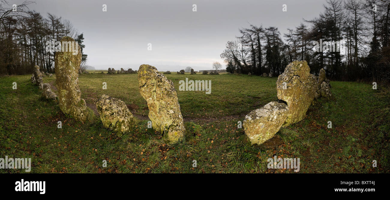 Panorama des hommes du roi Rollright Âge du Bronze sur le cercle de pierre de la frontière et de l'Oxfordshire Warwickshire Banque D'Images