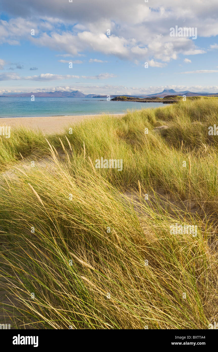 Mellon Udrigle derrière l'herbe des dunes Beach Wester Ross Scotland UK GB EU Europe Banque D'Images