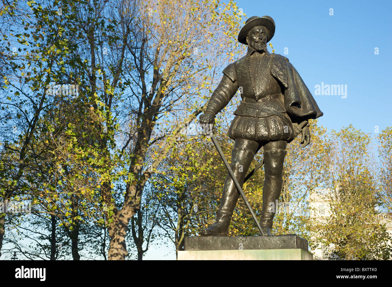 Statue de Sir Walter Raleigh, Greenwich, London UK Banque D'Images