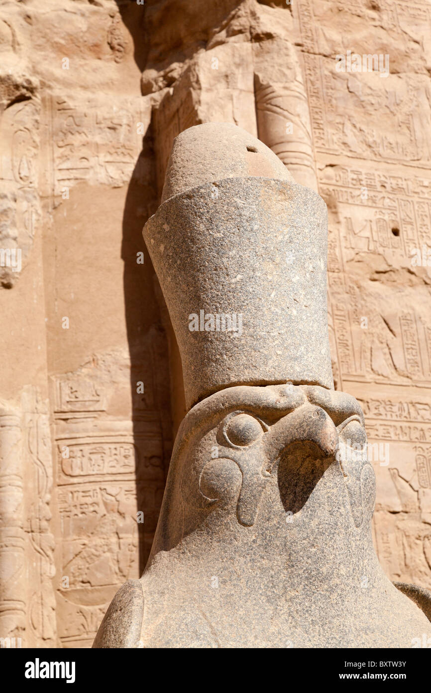 Temple d'Edfou, Egypte - statue du dieu Horus 8 Banque D'Images