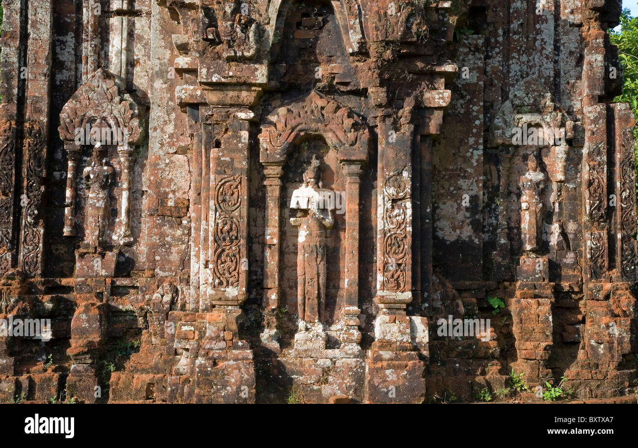 Mon fils (grappe de abandonné et partiellement détruit des temples hindous). Vietnam, Asie. Banque D'Images