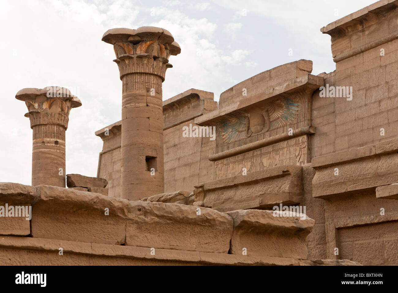 La porte de Ptolémée VIII au temple funéraire du pharaon Ramsès III, Médinet Habou, rive ouest de Louxor, Egypte Banque D'Images