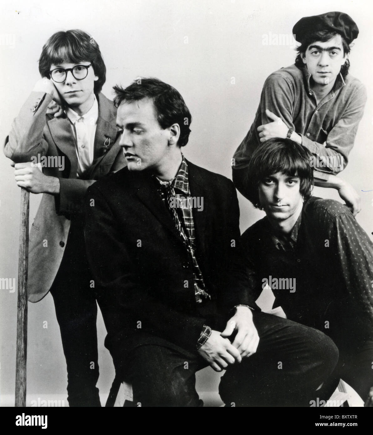 R.E.M photo de Promotion groupe rock américain vers 1988. À partir de l : Mike Mills, Michael Stripe, Peter Buck, Bill Perry Banque D'Images