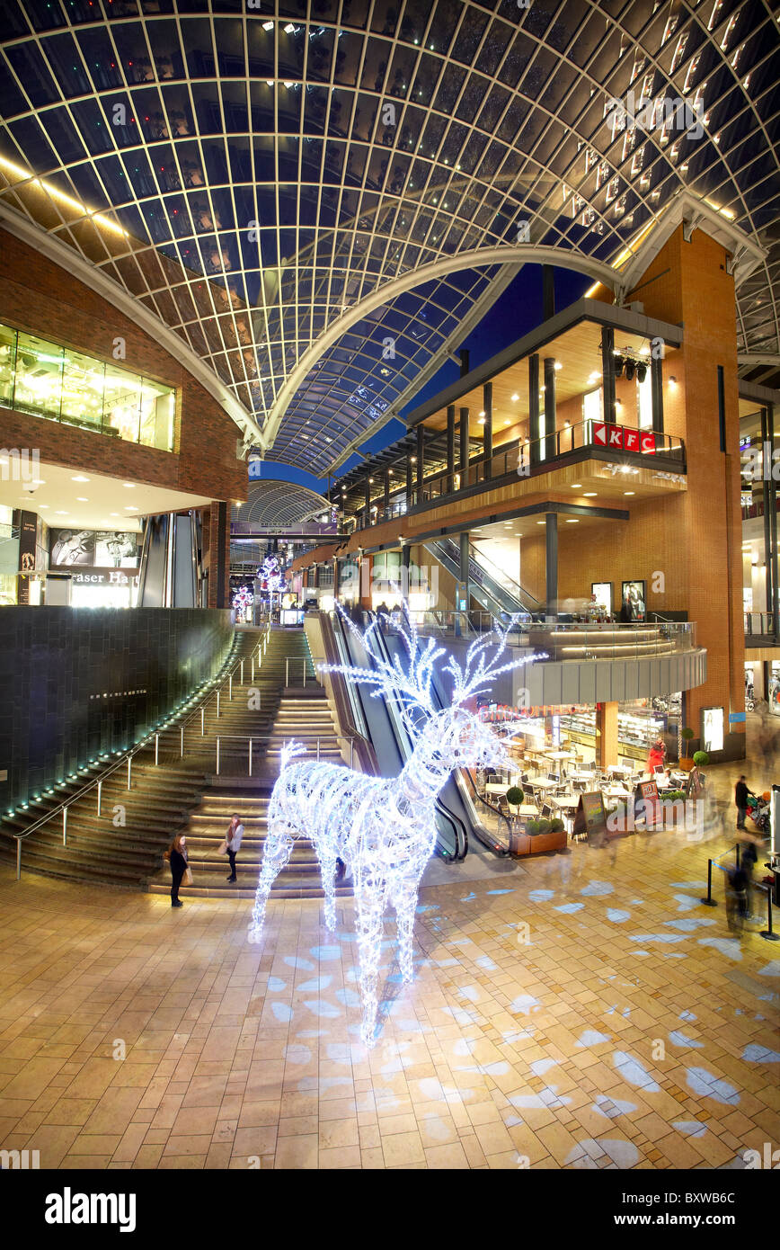 Le centre commercial Cabot Circus avec des décorations de Noël. Banque D'Images