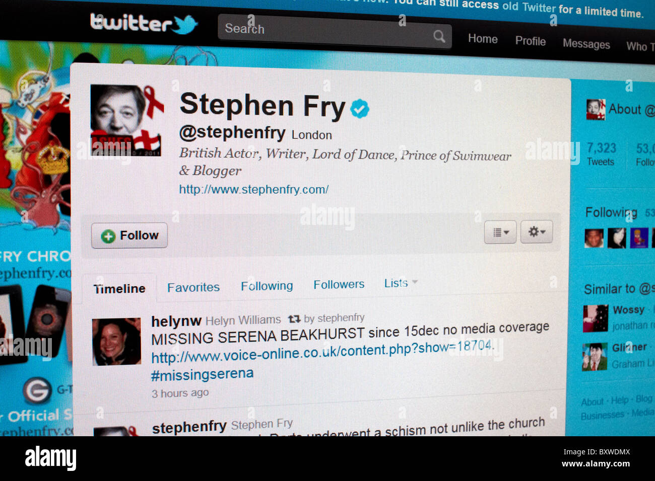 Stephen Fry utilise Twitter pour faciliter la recherche d'un fille Banque D'Images