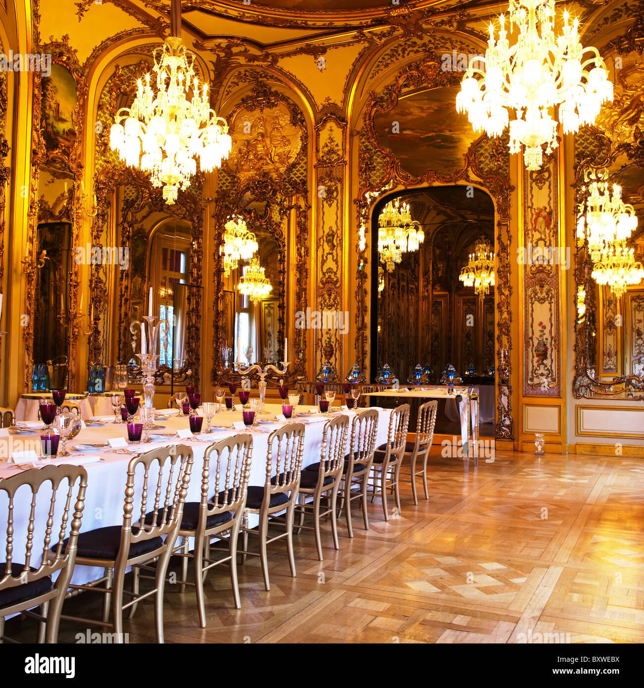Maison Baccarat Paris la balle prix prévues pour un banquet Photo Stock -  Alamy