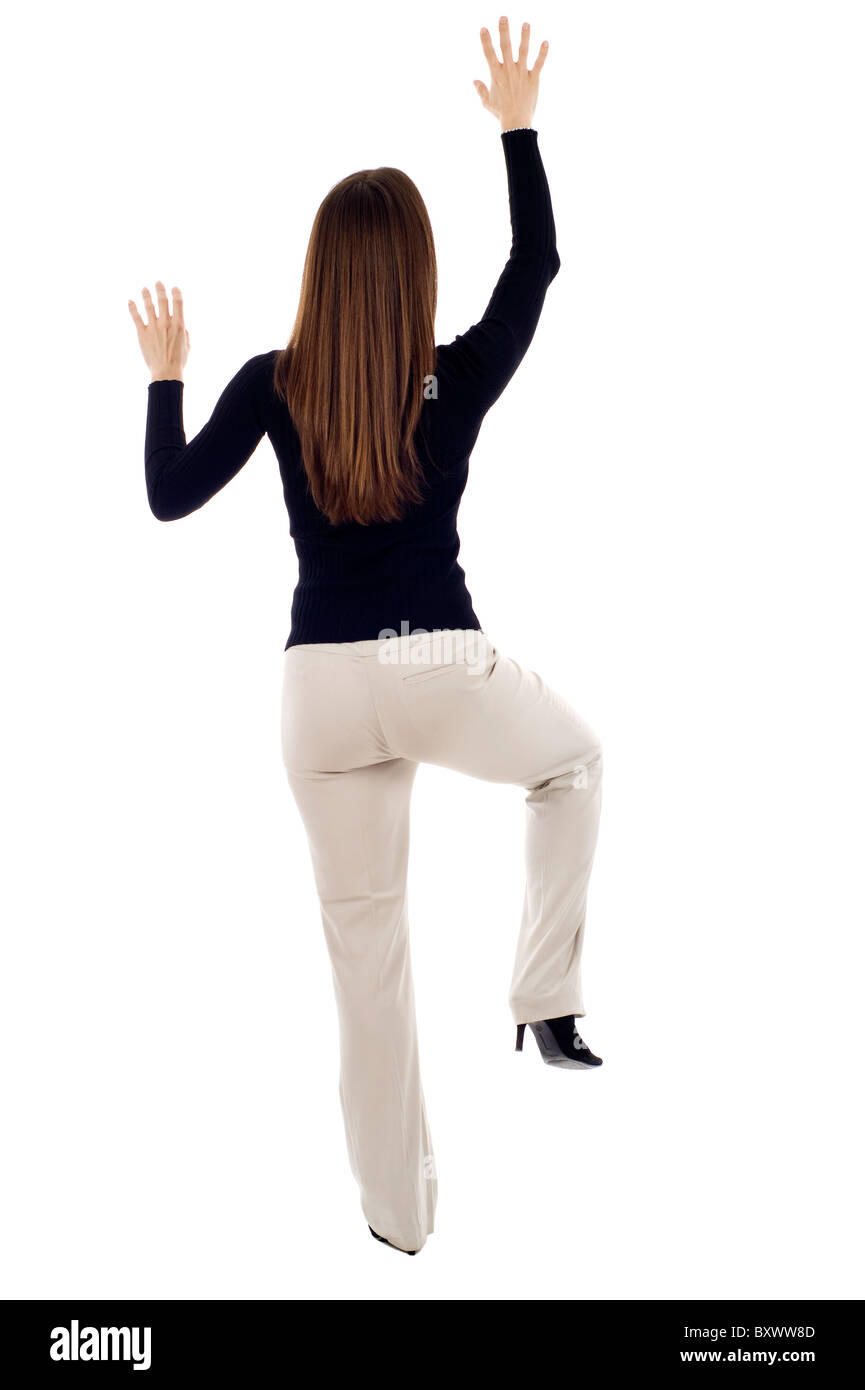 Femme d'affaires un mur d'escalade - détermination, isolé sur fond blanc Banque D'Images