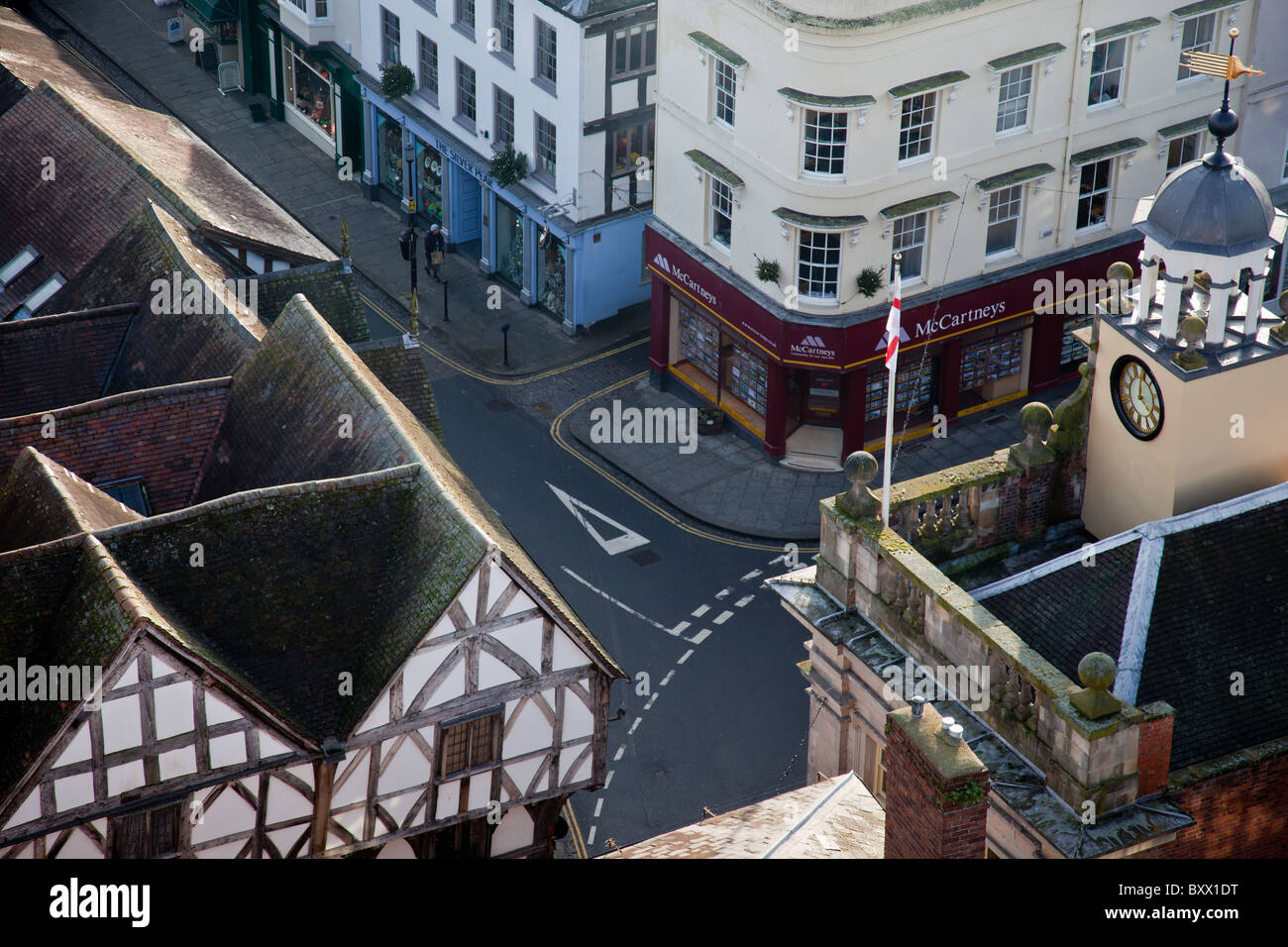 Regarder sur Broad Street et le Ludlow, Shropshire, Buttermarket Banque D'Images