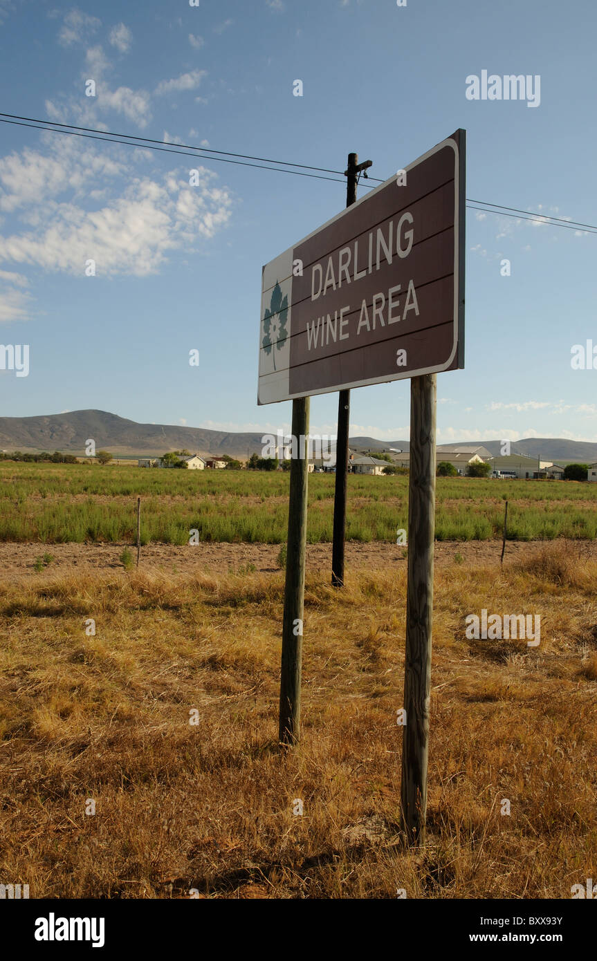 L'Afrique du Sud route touristique brown signe indiquant la région Western Cape vin Darling Banque D'Images