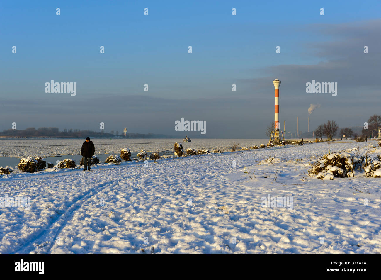 Plage en hiver, Elbe, Hamburg-Blankenese, Allemagne Banque D'Images