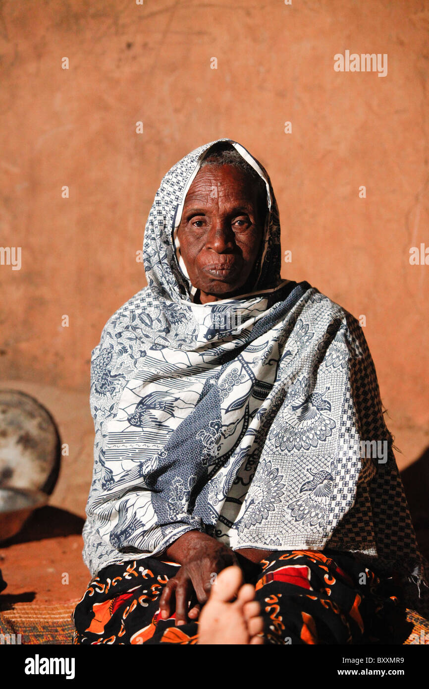 Femme peul à Djibo dans le nord du Burkina Faso. Banque D'Images