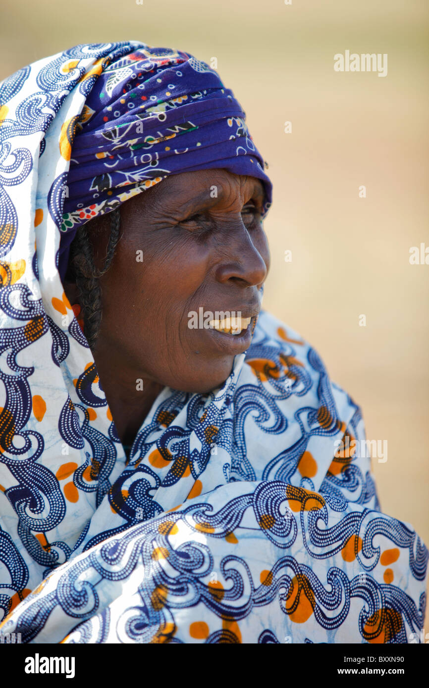Femme peule dans le village d'Jolooga dans le nord du Burkina Faso. Banque D'Images