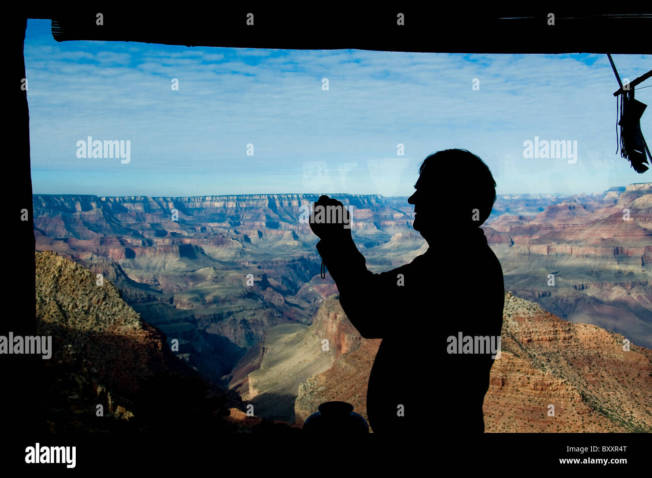 Fenêtre à l'intérieur de Desert View Watchtower à Grand Canyon National Park Arizona Banque D'Images