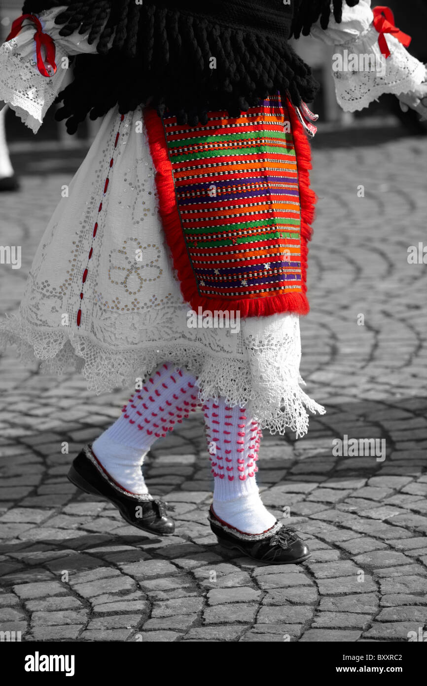 Les femmes en costume traditionnel à l'Busójárás ( Busojaras ) - carnaval annuel des Šokci ( Sokci ) Population de Mohács Banque D'Images