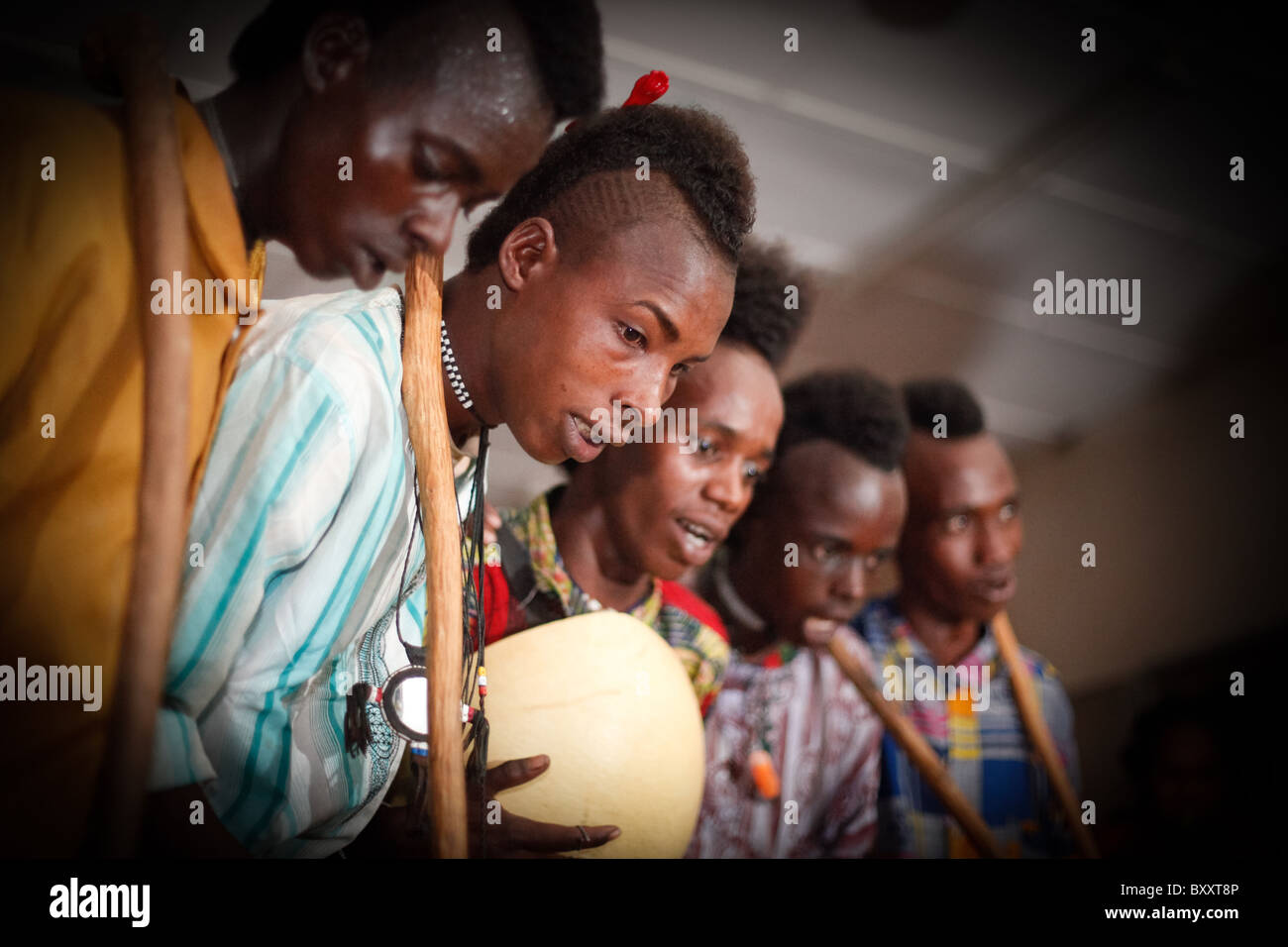 Dans la ville de Djibo, au nord du Burkina Faso, oohoobe "Peul" (des gens qui chantent "oohaali') Danse en mode traditionnel. Banque D'Images