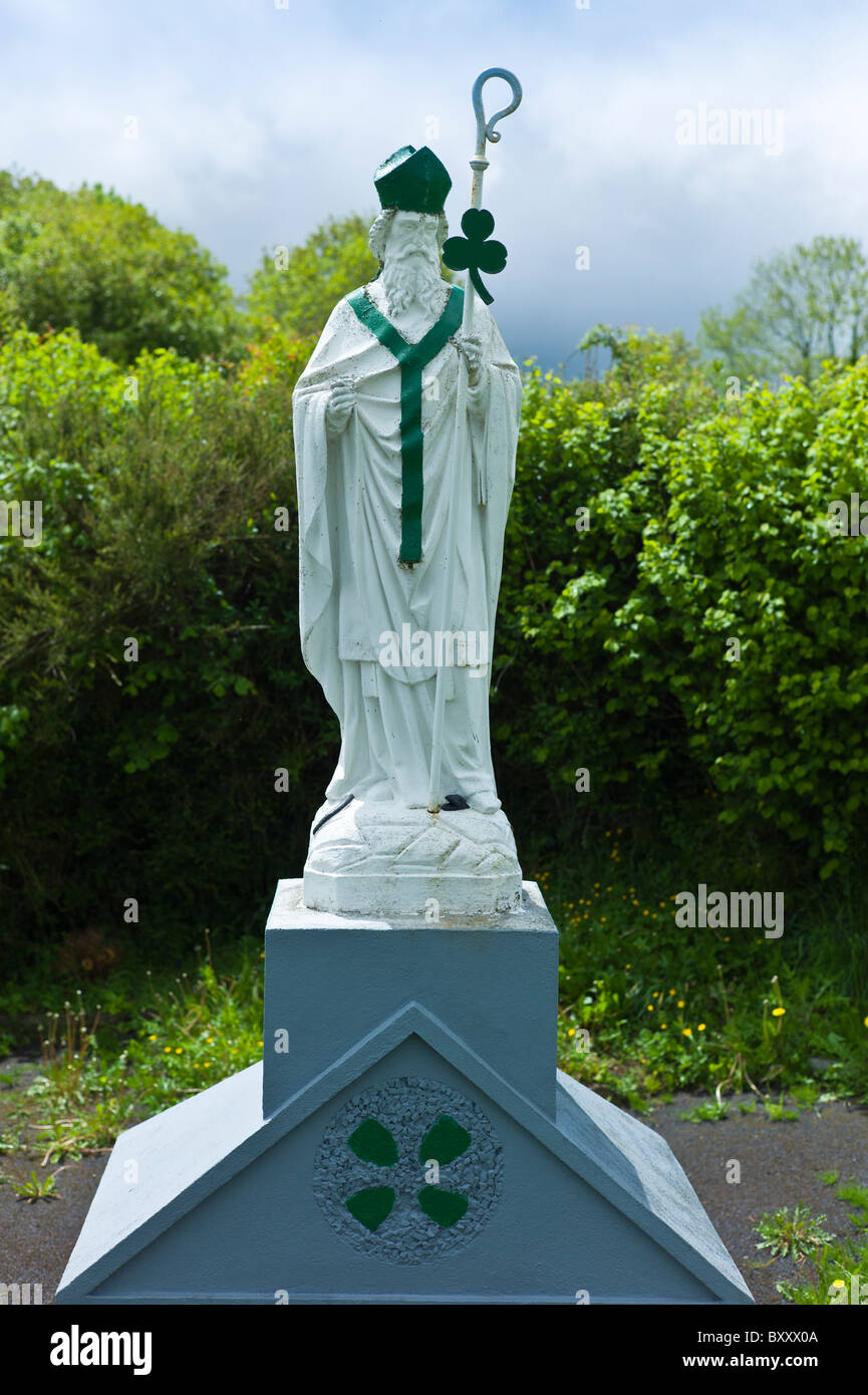 Statue du saint patron irlandais St Patrick à Ballingarry, comté de Limerick, Irlande Banque D'Images